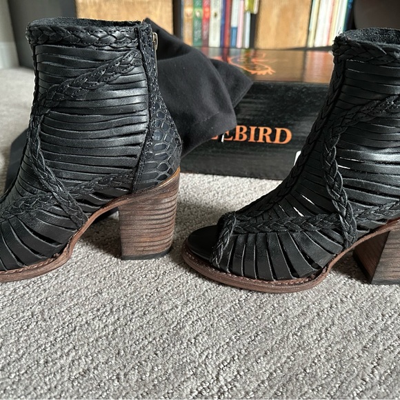 Brand new, Freebird Bela, black multi, size 5 - Picture 4 of 7